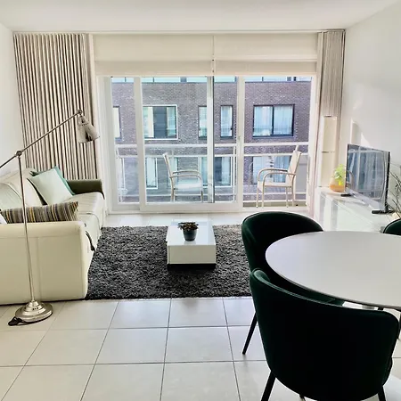 Gezellig Modern Met Optie Garagebox En In De Buurt Strand, Winkels En Restaurants شقة *