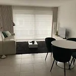 Gezellig Modern Met Optie Garagebox En In De Buurt Strand, Winkels En Restaurants *