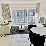 Gezellig Modern Met Optie Garagebox En In De Buurt Strand, Winkels En Restaurants 公寓 *