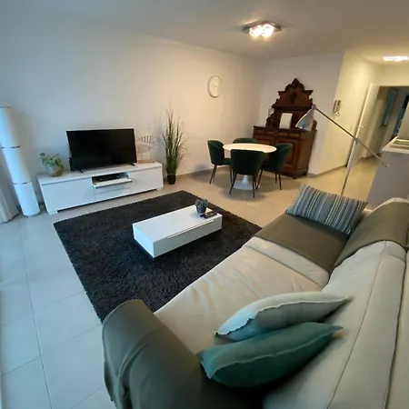 Gezellig Modern Met Optie Garagebox En In De Buurt Strand, Winkels En Restaurants