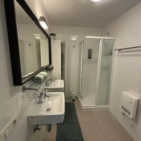 Gezellig Modern Met Optie Garagebox En In De Buurt Strand, Winkels En Restaurants Daire Oostende